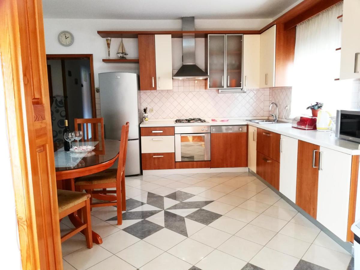 Apartment Brala Posedarje Buitenkant foto