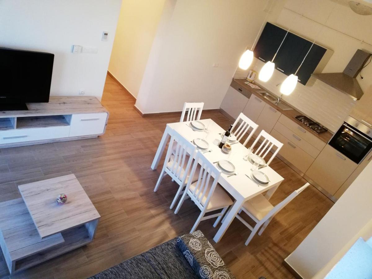 Apartment Brala Posedarje Buitenkant foto